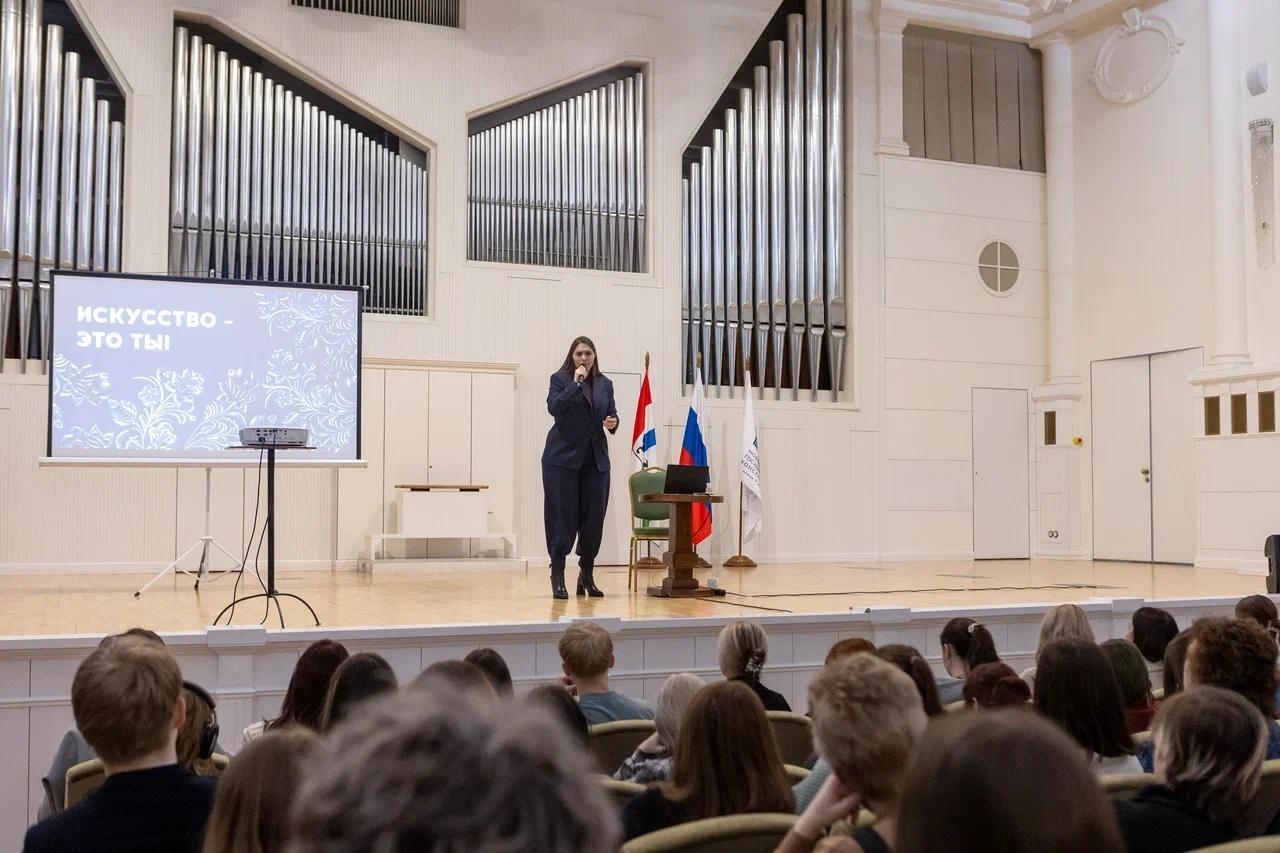 Read more about the article В Новосибирске дан старт масштабному медиасобытию: «ШУМ.Регионы» объединил профессионалов СФО